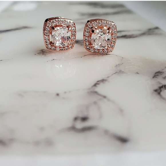 New Fashion Rose Gold Stud Earrings - Picture 3 of 7